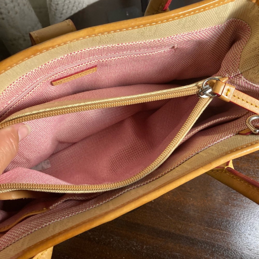 Elegant Dooney and Bourke, Beige J7752238 vintage Handbag - Picture 7 of 12